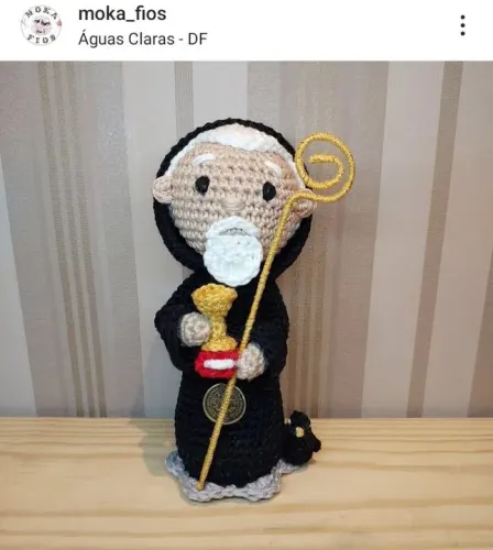 São Bento - feito a mão em crochê