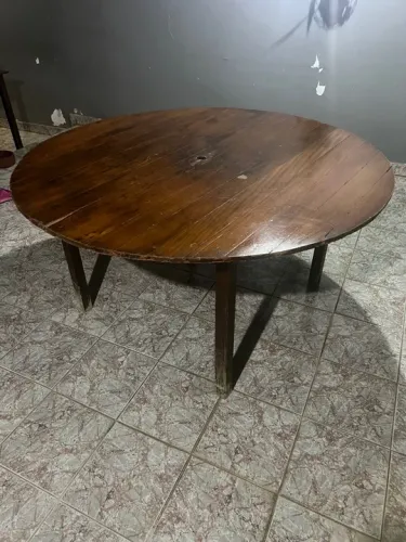 Mesa de madeira redonda