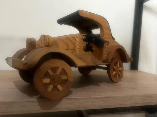 Carro em madeira vintage