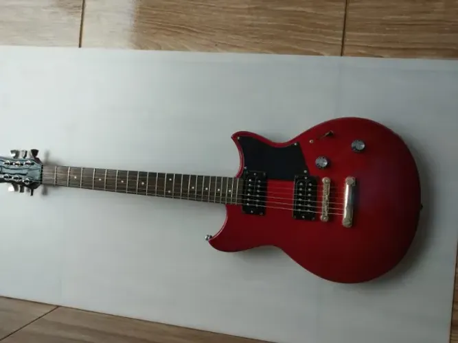 Guitarra Yamaha rs320