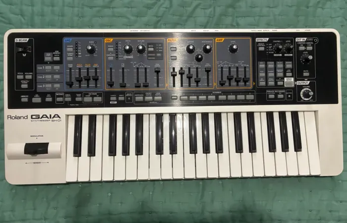 Roland GAIA SH-01 impecável