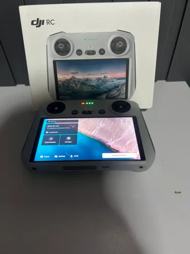 Rádio controle com tela Dji usado estado de novo