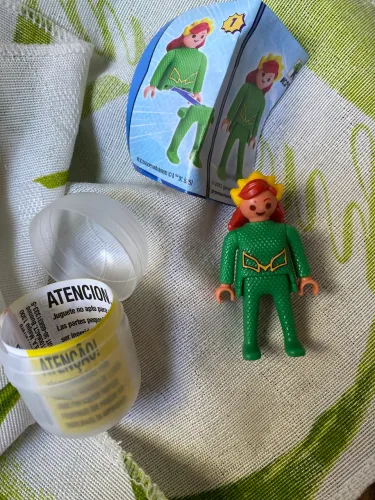 Playmobil Kinder ovo Boneca MERA com encarte sem ovo 