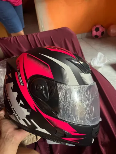 200$ capacete novo