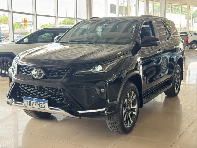 Toyota Hilux SW4 SRX Plat. 4X4 2.8 TB Die. Aut. 2025