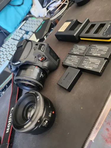 Canon sl3 + 2 lentes e 5 baterias