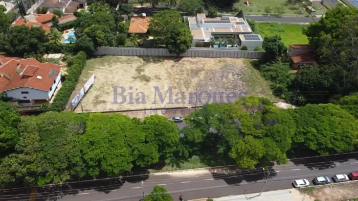 Terreno Comercial com metragem de 1.326,70 m² com aproximadamente 200 m² de área verde na 