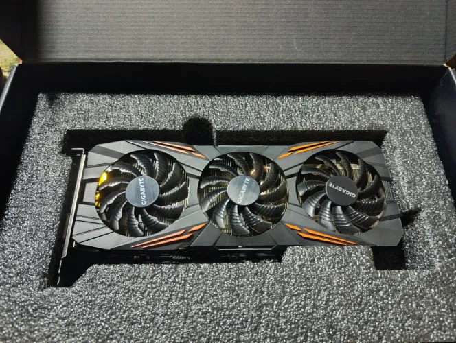 GTX 1070super 8gb gaming gigabyte (usada)