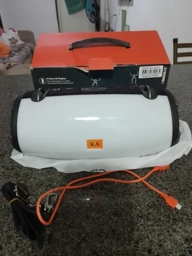 Caixa de Som Bluetooth Portátil com Luz LED ?