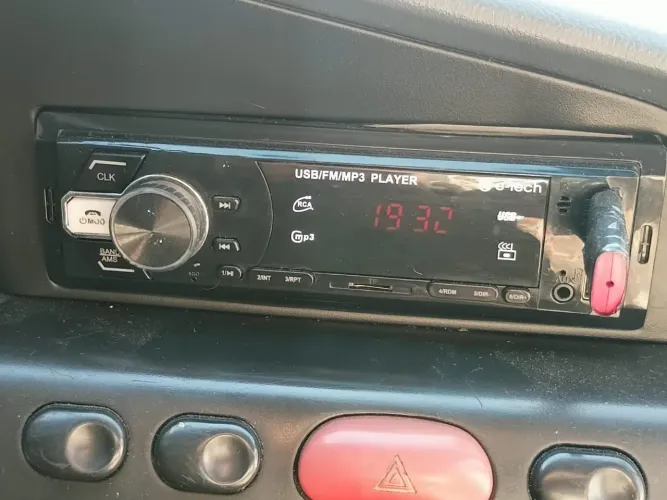 Vendo radio automotivo 