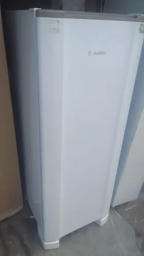Vende-se essa geladeira
