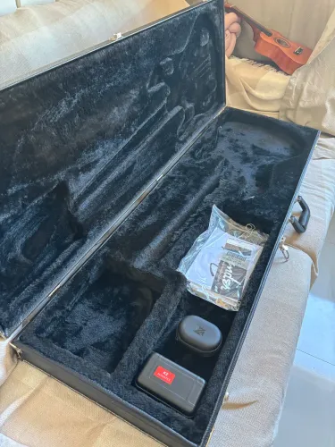 Hard Case Fender Bass