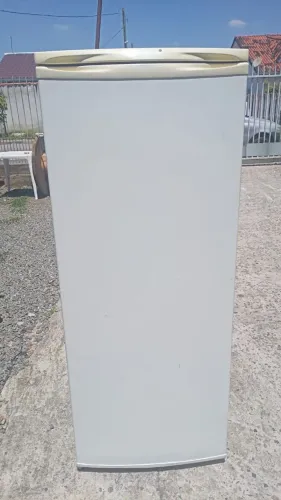 Vendo geladeira Electrolux funcionando perfeitamente bem concervada 
