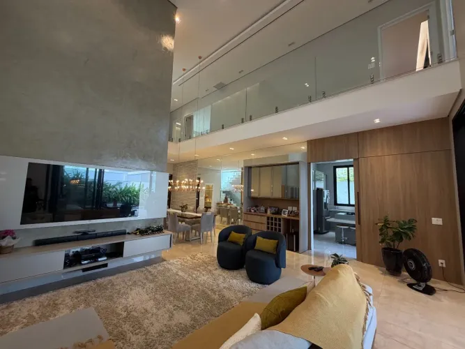 Casa à venda no Condomínio Jardim Versailles em Uberlândia