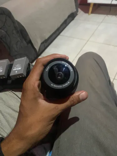 Nikon d5000 em ótimo estado, com gripe de baterias 