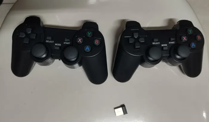 Controles sem fio, 30 Reais cada, ou