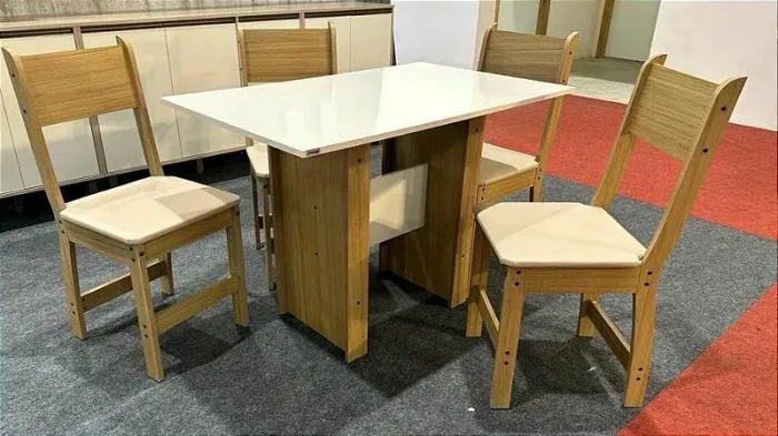 Mesa 4 cadeiras 