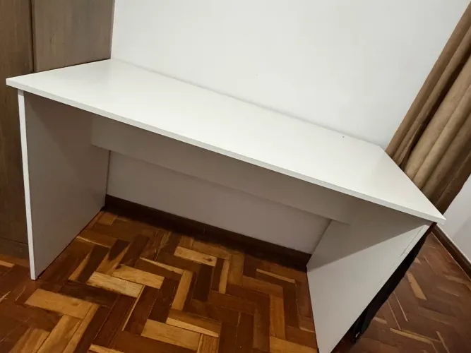 Mesa de escritório branca