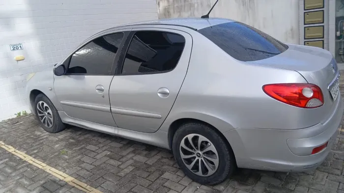 Peugeot 207 Sedan Passion XR 1.4 Flex 8V 4P 2012