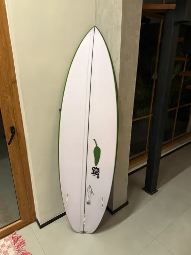 PRANCHA DE SURF CHILLI SEMI NOVA 