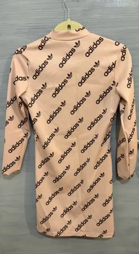 Vestido adidas, manga longa tamanho pequeno