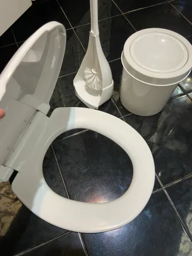 Kit banheiro 3 peças por R$ 100,00 - Lixeira- Escovinha e Tampa de Vaso com amortecedor! 