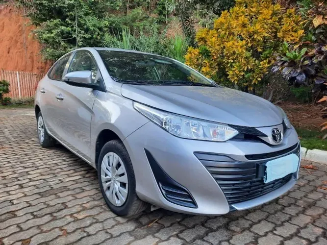 ALUGO YARIS SEDAN AUTOMÁTICO PARA MOTORISTA DE APLICATIVO