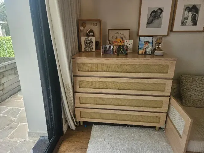 Cômoda de Bebê Haus Nature com Palha e 4 Gavetas
