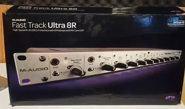 Placa de áudio m audio fast track ultra 8r 8 canais
