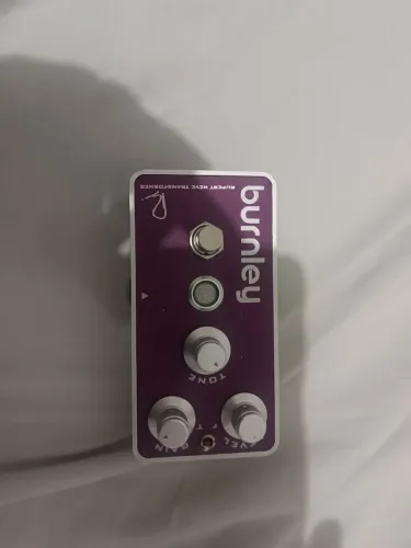 Pedal Bunrley em ótimo estado. Quem conhece,sabe como é bom.