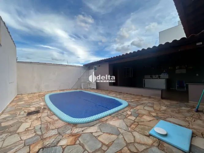 Casa com 2 quartos sendo 1 suíte disponível para venda no bairro Jardim Patrícia em Uberlâ