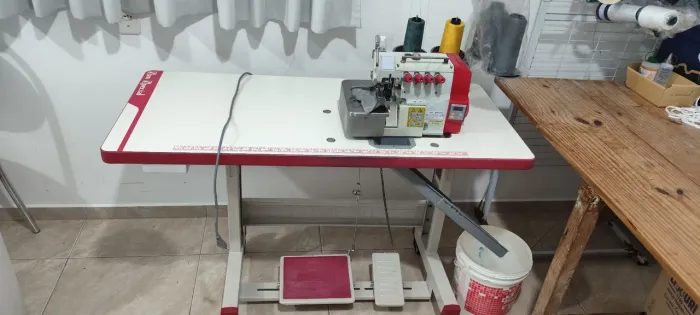 Vendo máquina de costura ponto conjugado semi nova onjugado