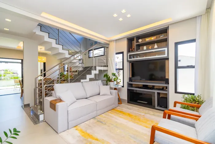 CASA / RESIDÊNCIA, EM CONDOMÍNIO FECHADO, NO BAIRRO CAMPO COMPRIDO.