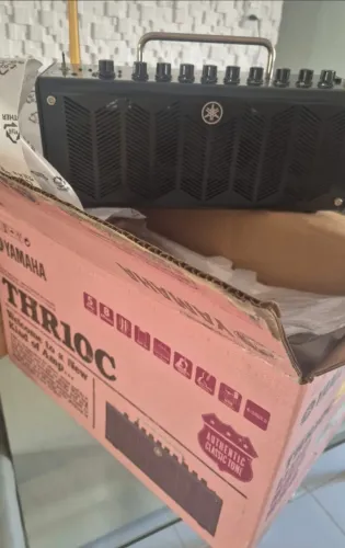 AMPLIFICADOR THR10C YAMAHA 