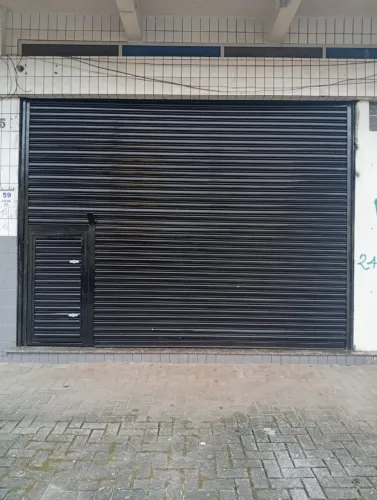 Portas de enrolar automáticas e manuais