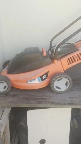 Cortador de Grama Elétrico Tramontina  e Recolhedor de Grama