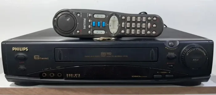 Videocassete Philips modelo VR755 6 Cabeças Hi-Fi EStéreo Turbo Drive Com Controle