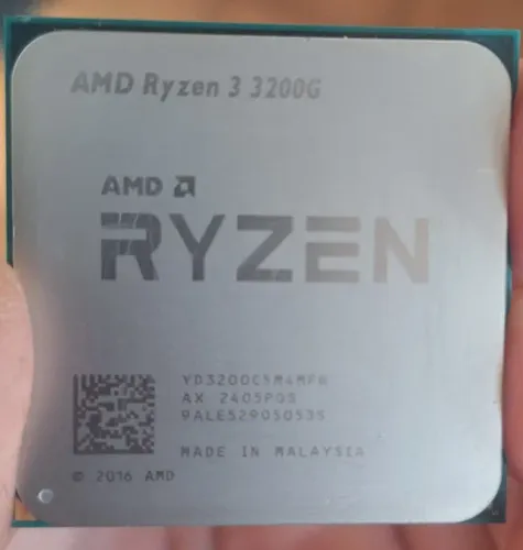Processador Ryzen 3 3200G com Cooler e Caixa
