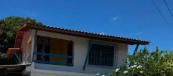 Vendo duas e casas e duas kitnets no mesmo terreno