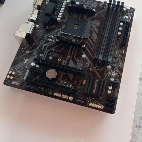 Placa mãe B450 GIGABYTE (Leia a descrição)
