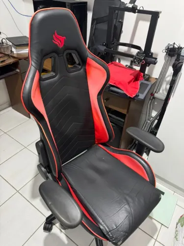 Cadeira Pichau Donek S Pg-dnks-bk Gamer Ergonômica Preta E Vermelha Com Esto