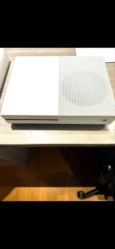 Xbox One 1 TB 4K com 1 controle 