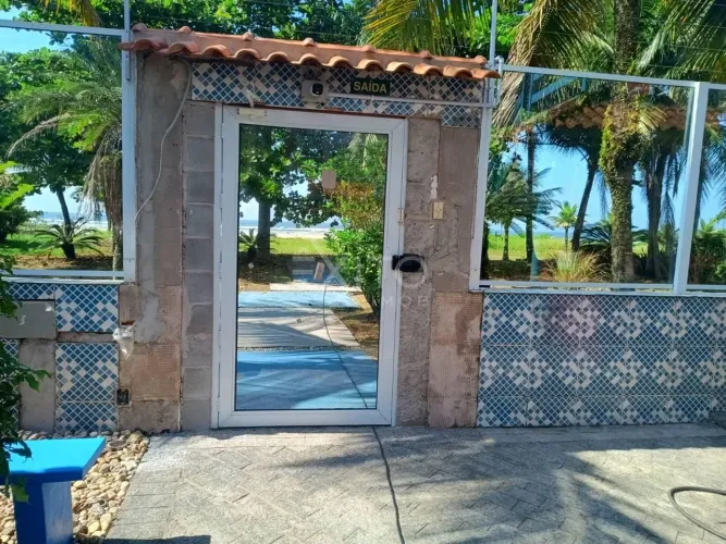 Casa Pé na Areia em Condomínio com 2 quartos, quintal com churrasqueira no Bairro Maitinga
