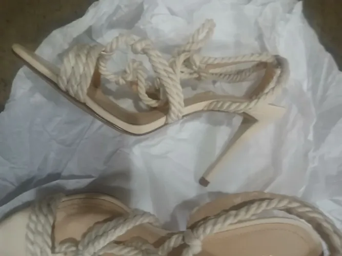 Sandalia arezzo numero 36 usado 2 vez apenas