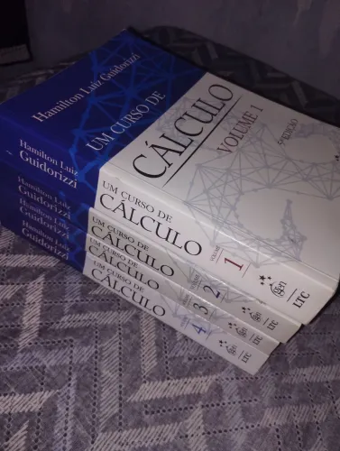 Um Curso de Cálculo, coleção completa em ótimas condições