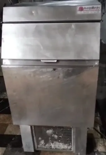 Máquina de gelo Everest 75kg toda perfeita