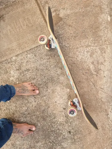 Vendo skate top pra quem busca rapidez e desenvolvimento 