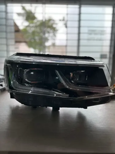 Farol Volkswagen TAOS original 