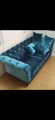 Sofá Chesterfild capitonê veludo alemão azul turquesa. Acompanha 4 almofadas.