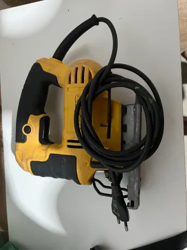 Vende-se uma serraria da Dewalt 